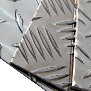 Лист нержавеющий рифленый чечевица 5х1000х2000 мм AISI 304 в наличии в Волгограде